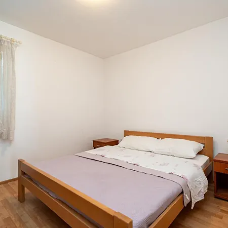 Guest house And With Parking Space - 21805