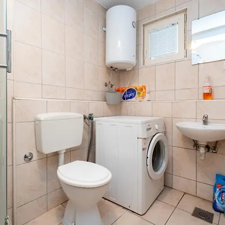 Guest house And With Parking Space - 21805