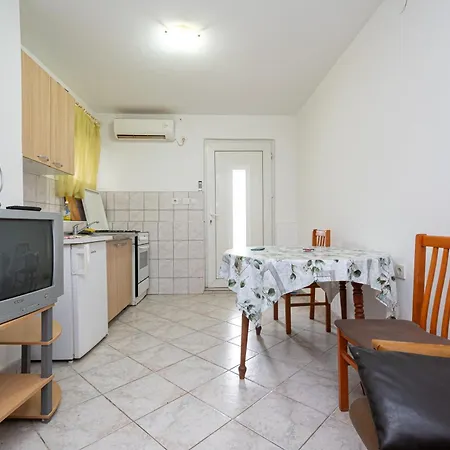Guest house And With Parking Space - 21805 *