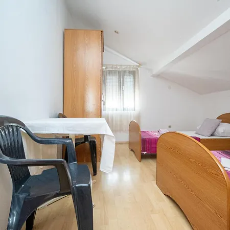 Guest house And With Parking Space - 21805 *