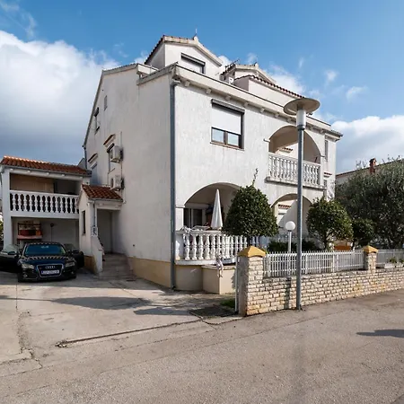 And With Parking Space - 21805 זאדאר