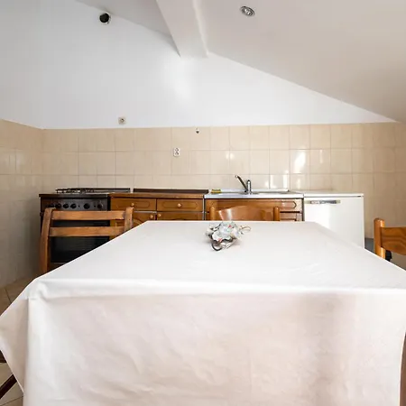 And With Parking Space - 21805 Guest house *
