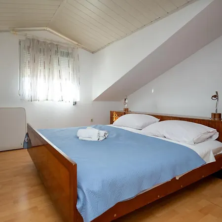 Guest house And With Parking Space - 21805